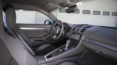 Porsche Cayman S II rouge intérieur