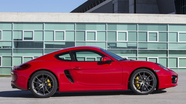 Porsche Cayman S II rouge profil