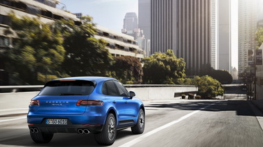 Porsche Macan - bleu - 3/4 arrière droit dynamique