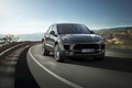 Porsche Macan - gris - 3/4 avant droit dynamique