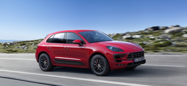 Porsche Macan GTS - Rouge - 3/4 avant droit dynamique 2