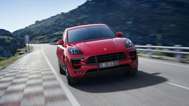 Porsche Macan GTS - Rouge - 3/4 avant droit dynamique