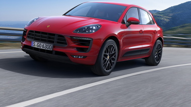 Porsche Macan GTS - Rouge - 3/4 avant gauche dynamique