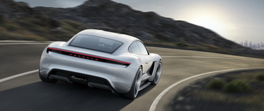 Porsche Mission E concept - Blanc - 3/4 arrière droit