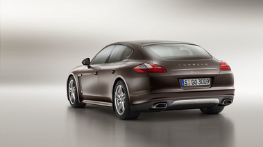 Porsche Panamera Platinum Edition - marron - 3/4 arrière gauche