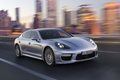 Porsche Panamera Turbo longue - grise - 3/4 avant droit dynamique