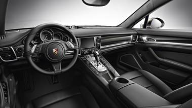 Porsche Panamera Turbo S Executive gris tableau de bord