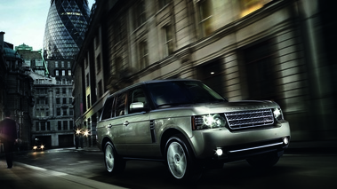 Range Rover Autobiography beige 3/4 avant droit travelling penché