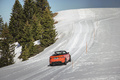 Range Rover Evoque cabriolet - Orange - 3/4 arrière droit dynamique, neige