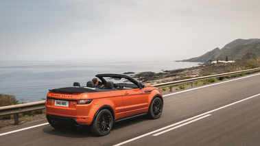 Range Rover Evoque cabriolet - Orange - 3/4 arrière droit dynamique