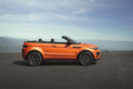 Range Rover Evoque cabriolet - Orange - Profil gauche, décapoté