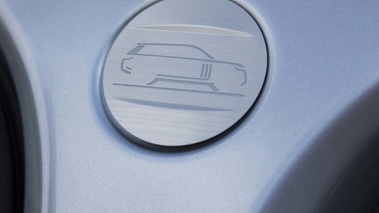 Range Rover MY2013 gris logo montant de portes debout