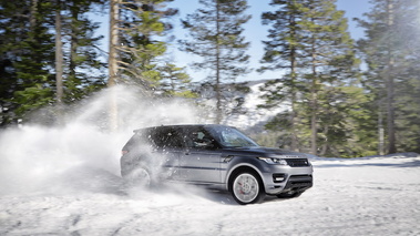 Range Rover Sport 2013 - anthracite - 3/4 avant gauche, dans la neige