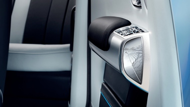 Rolls Royce Drophead Coupé Waterspeed Edition - bleu - habitacle, détail 2