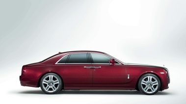 Rolls Royce Ghost Series II rouge profil