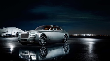 Rolls Royce Phantom Coupe Aviator Collection gris 3/4 avant gauche