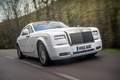 Rolls Royce Phantom Coupe MkII blanc 3/4 avant droit travelling penché