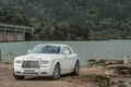 Rolls Royce Phantom Coupe MkII blanc 3/4 avant gauche debout