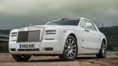 Rolls Royce Phantom Coupe MkII blanc 3/4 avant gauche