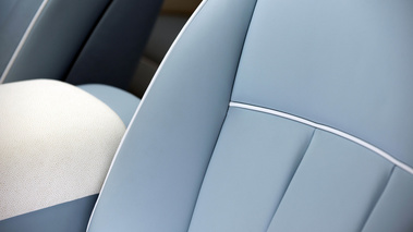 Rolls Royce Phantom Drophead Coupe Series II bleu cuir