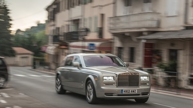 Rolls Royce Phantom MkII gris 3/4 avant droit filé