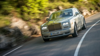 Rolls Royce Phantom MkII gris 3/4 avant gauche travelling penché