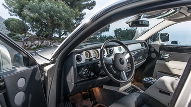 Rolls Royce Phantom MkII gris tableau de bord