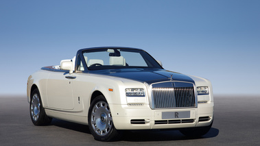 Rolls-Royce Phantom Series II Drophead Coupé -  3/4 avant droit