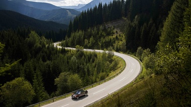 Rolls Royce Wraith marron/noir 3/4 avant gauche vue de haut