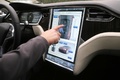 Tesla Model S bordeaux écran console centrale 3