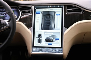 Tesla Model S bordeaux vue de l'écran sur la console centrale