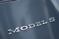 Tesla Model S P85+ anthracite logo coffre