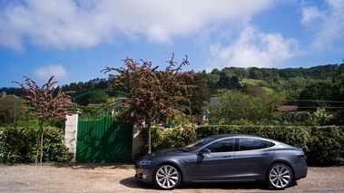 Tesla Model S P85+ anthracite profil