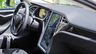 Tesla Model S P85+ anthracite tableau de bord