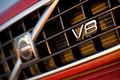 Volvo XC90 V8 rouge logo V8 calandre