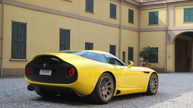 Alfa Romeo TZ3 Stradale jaune 3/4 arrière droit