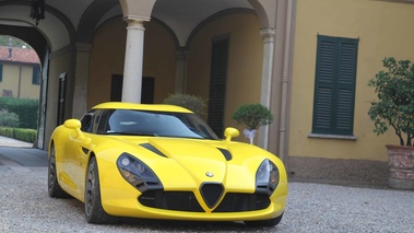 Alfa Romeo TZ3 Stradale jaune 3/4 avant droit