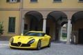 Alfa Romeo TZ3 Stradale jaune 3/4 avant gauche penché