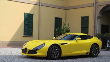 Alfa Romeo TZ3 Stradale jaune 3/4 avant gauche