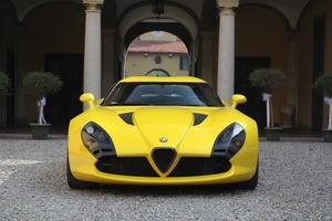 Alfa Romeo TZ3 Stradale jaune vue de la face avant
