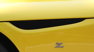 Alfa Romeo TZ3 Stradale jaune logo aile avant