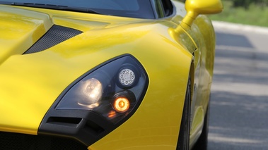 Alfa Romeo TZ3 Stradale jaune phare avant