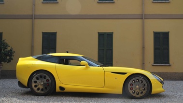 Alfa Romeo TZ3 Stradale jaune profil 2