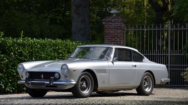 Ferrari 250 GTE, grise, 3-4 avg