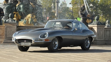 Jaguar Type E Coupé 4.2, grise, 3-4 avg