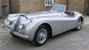 Jaguar XK 120 Roadster, grise 3-4 avg