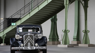 Vente Bonhams - Citroën Traction noir face avant