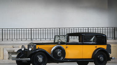 Vente Bonhams - Rolls Royce noir/jaune 3/4 avant gauche