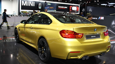 BMW M4 - or - 3/4 arrière gauche