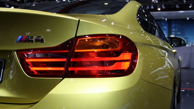 BMW M4 - or - détail, feu arrière